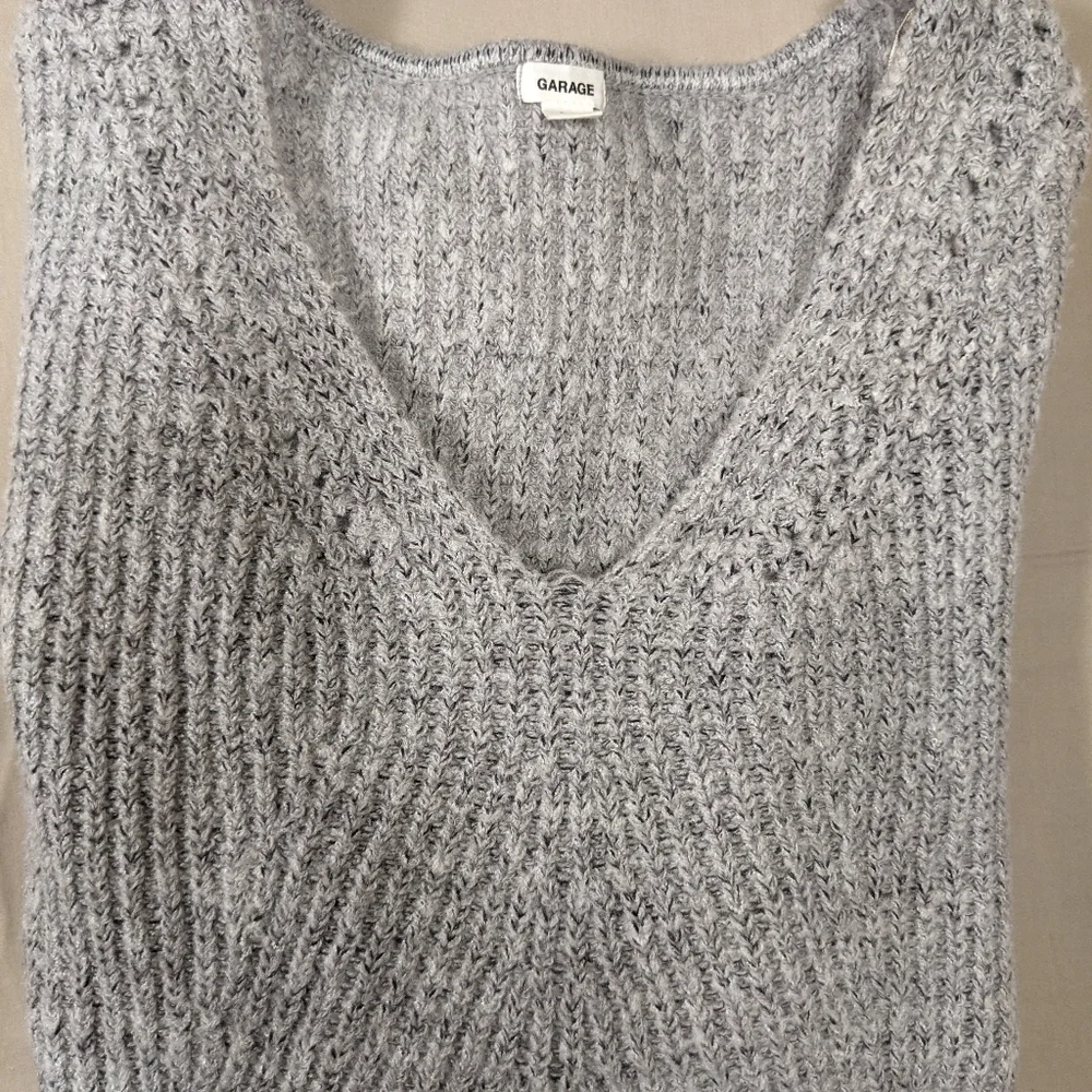 Garage Cropped V-neck Relaxed Fit Sweater- size P/small